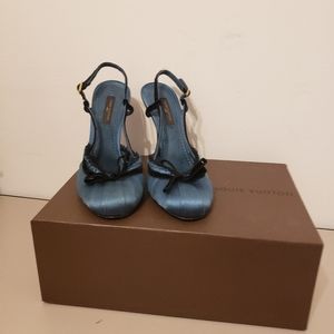 VINTAGE LV silk pleated heels size 36 4"heel  50.00 offers
